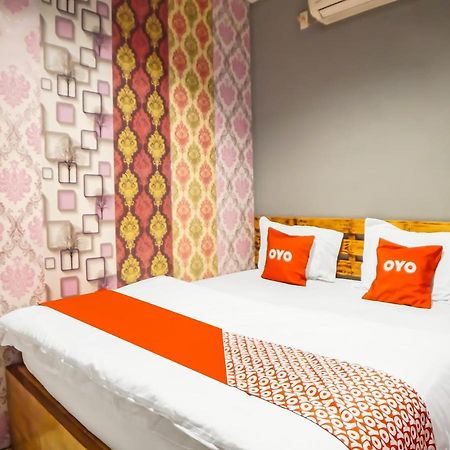Oyo 990 Stadion Residence Syariah Медан Экстерьер фото