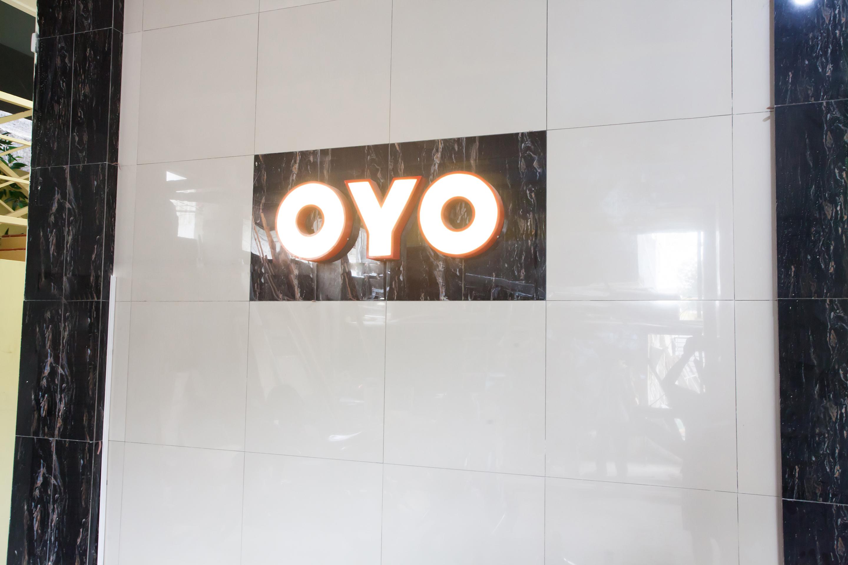 Oyo 990 Stadion Residence Syariah Медан Экстерьер фото