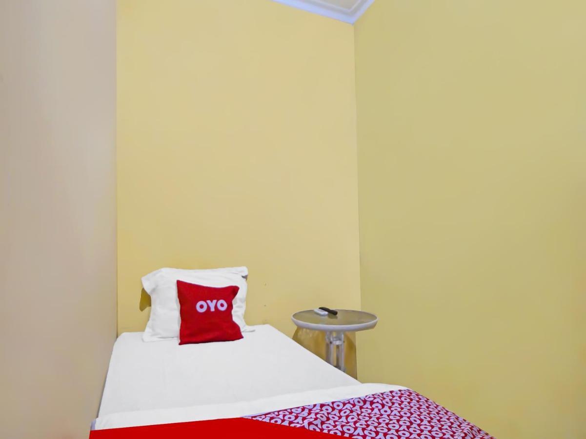 Oyo 990 Stadion Residence Syariah Медан Экстерьер фото