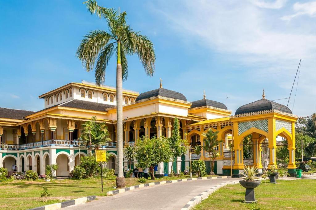 Oyo 990 Stadion Residence Syariah Медан Экстерьер фото